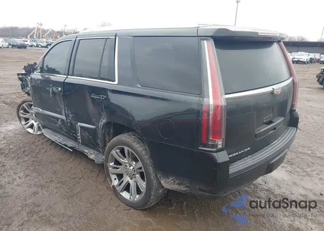 2016 Cadillac Escalade Luxury Collection z USA, uszkodzony, nr VIN 1GYS4BKJ3GR180752